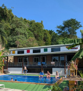 Hangover Chill & Hill Hostel